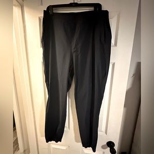 Lululemon black full length adapted jogger women’s 12